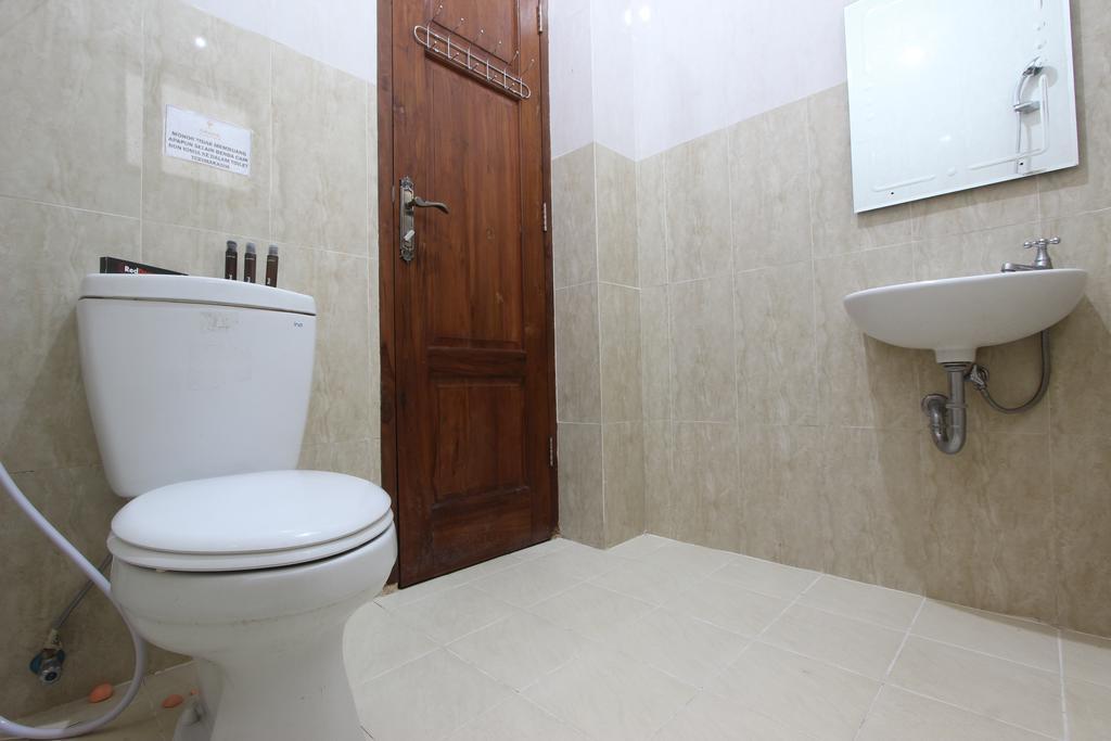 Reddoorz @ Plemburan Hotel Sleman  Ngoại thất bức ảnh